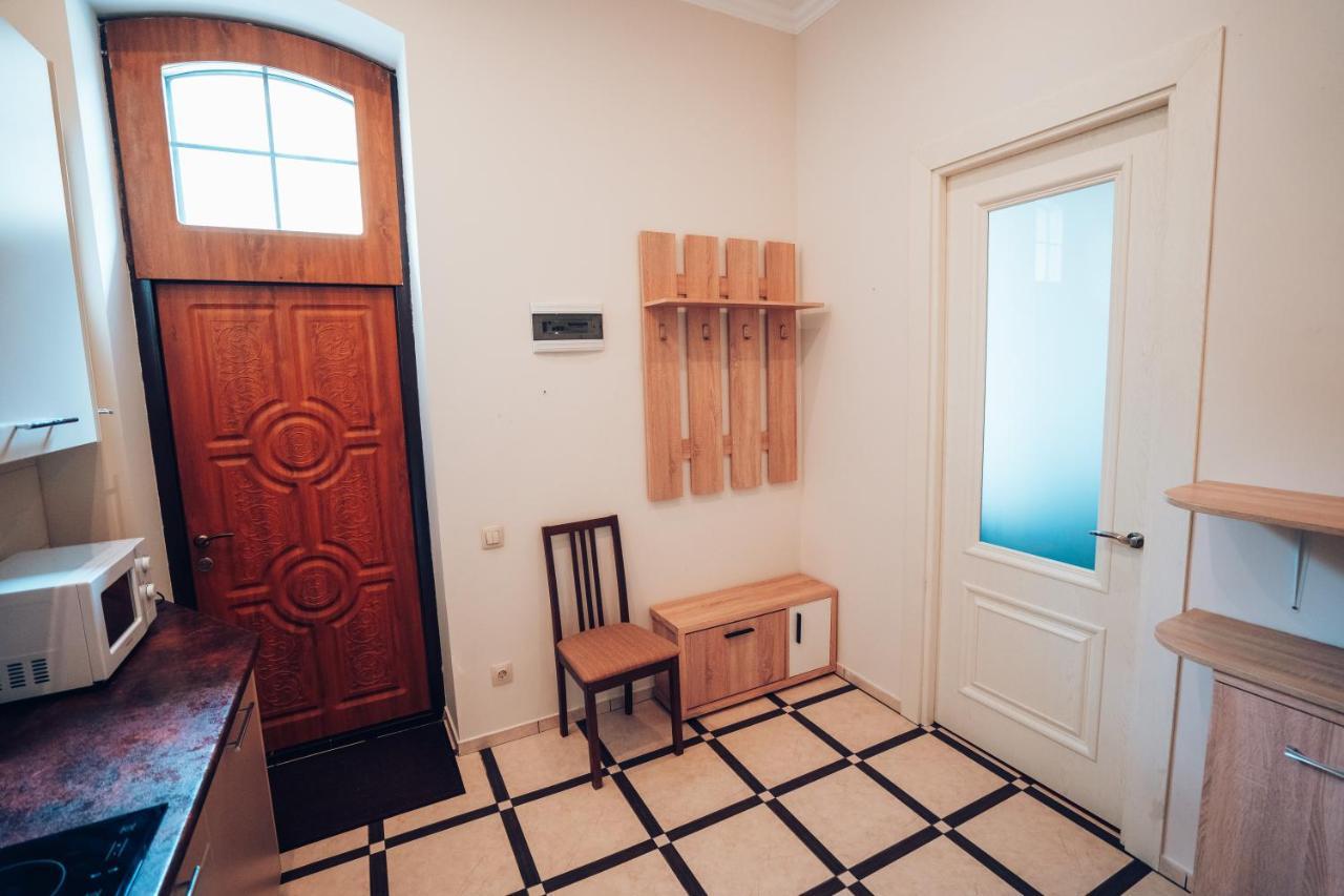 Wonderful Flat On Center *