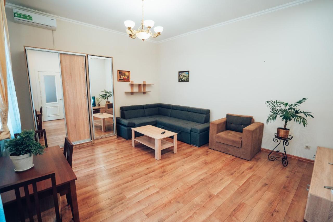 Wonderful Flat On Center *
