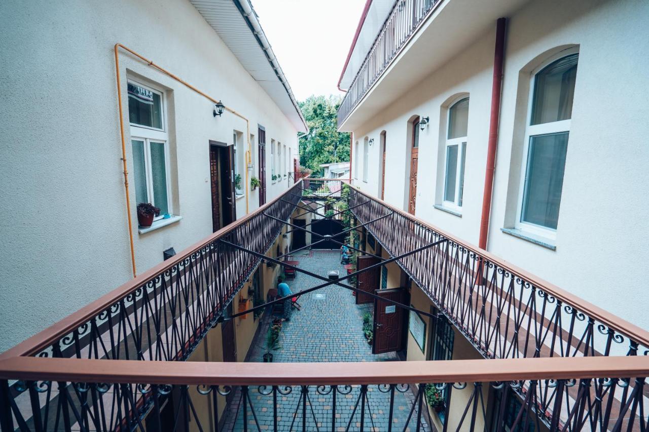 Wonderful Flat On Center *
