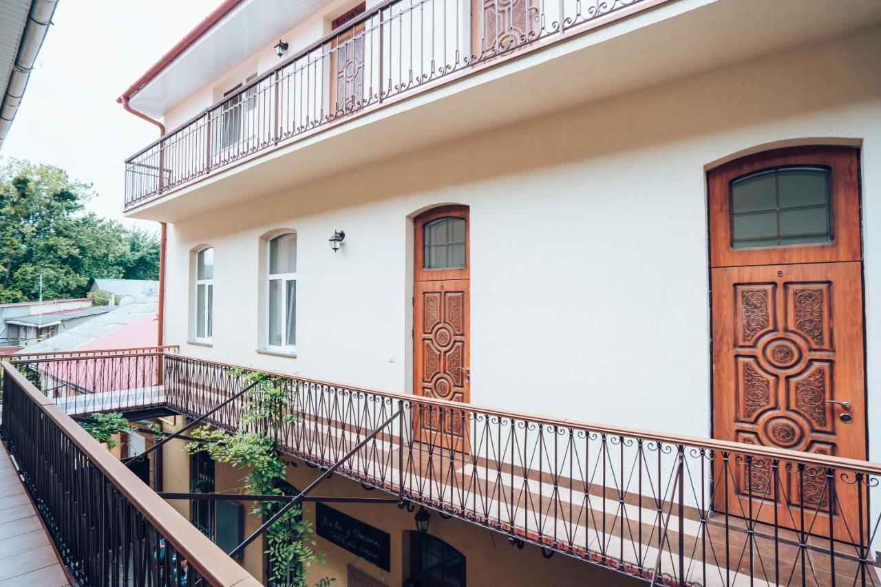 Wonderful Flat On Center